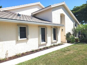 10832 Stafford Cir N in Boynton Beach, FL - Building Photo - Building Photo