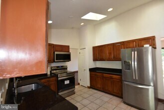 1005 Foster Pl SW in Leesburg, VA - Building Photo - Building Photo