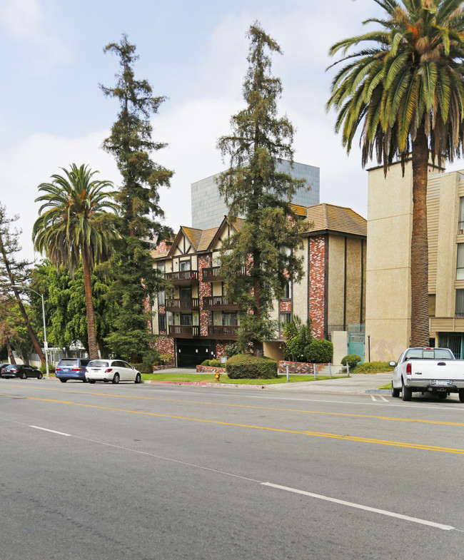 525 S La Fayette Park Pl in Los Angeles, CA - Building Photo - Building Photo