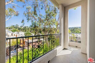 11909 Laurelwood Dr in Los Angeles, CA - Building Photo - Building Photo