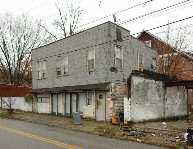 1835 Charleston Ave in Huntington, WV - Foto de edificio - Building Photo