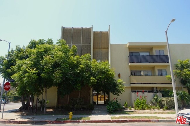 property at 1301 N Mansfield Ave