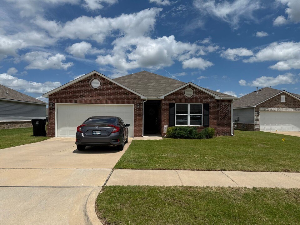 2009 S 14th St in Broken Arrow, OK - Building Photo