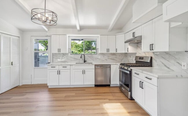 102 Glendora Ave in Stockton, CA - Building Photo - Building Photo