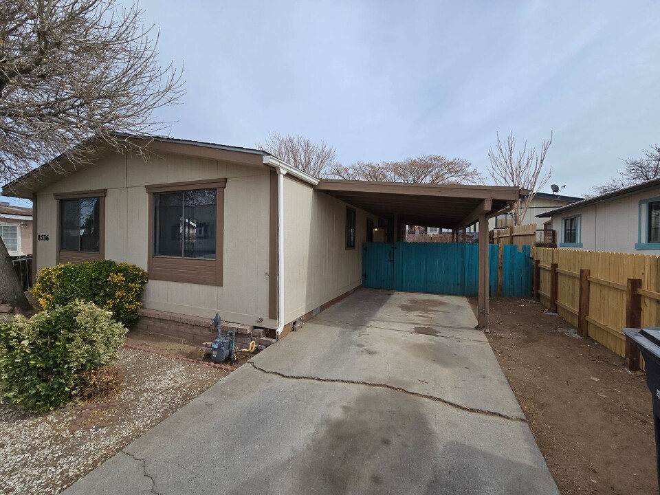 8536 River St NE in Albuquerque, NM - Building Photo