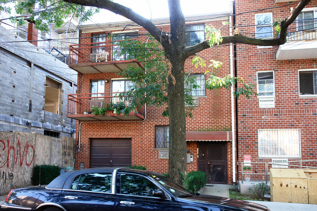 13316 Avery Ave in Flushing, NY - Building Photo - Building Photo