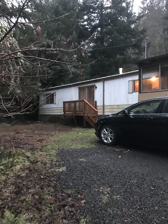 75372 Lost Creek Rd in Clatskanie, OR - Building Photo