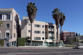 966 S Hoover St in Los Angeles, CA - Foto de edificio - Building Photo