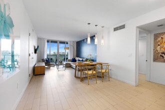 2602 E Hallandale Beach Blvd in Hallandale Beach, FL - Building Photo - Building Photo