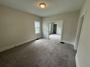 5819 Arnsby Pl in Cincinnati, OH - Foto de edificio - Building Photo