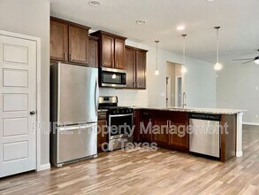 128 Earl Keen St in Leander, TX - Building Photo - Building Photo