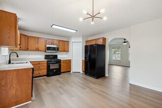 1228 Gneiss Dr in Mc Donald, PA - Foto de edificio - Building Photo