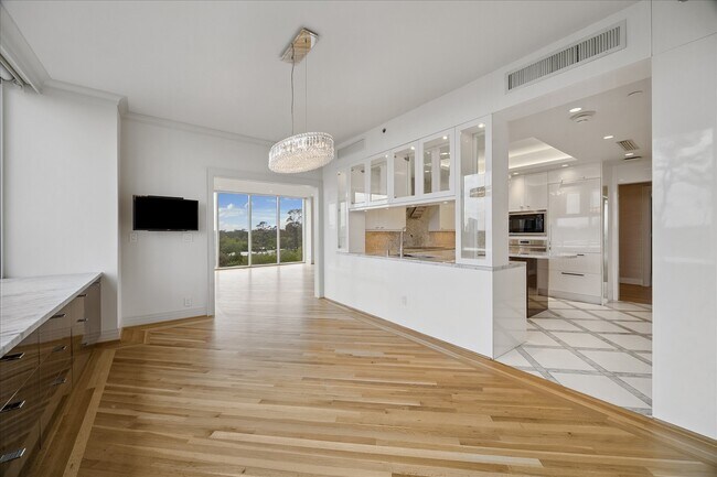 property at 121 N Post Oak Ln