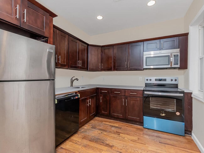 1378 Bristow St, Unit 1 in Bronx, NY - Foto de edificio - Building Photo