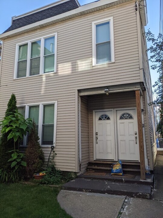3327 N Hamilton Ave in Chicago, IL - Building Photo