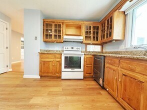 10 Friar Tuck Ln in Nashua, NH - Building Photo - Building Photo