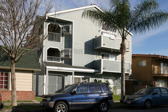 1128 Stanley Ave in Long Beach, CA - Foto de edificio - Building Photo