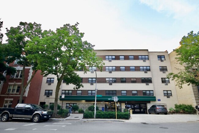 property at 533 W Surf St