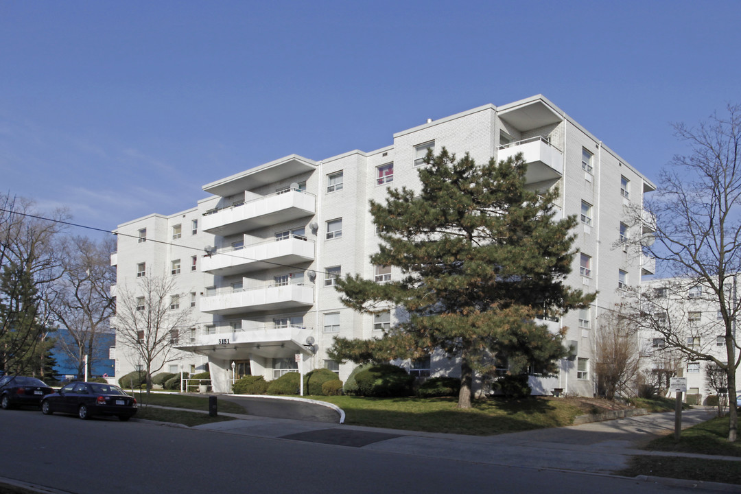 Whitesands Apartments in Mississauga, ON - Building Photo