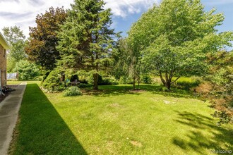 3373 Van Dyke Rd, Unit 1 in Almont, MI - Building Photo - Building Photo