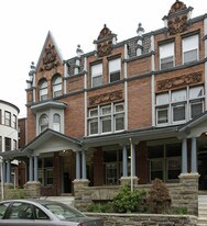 217 N 35th St in Philadelphia, PA - Building Photo