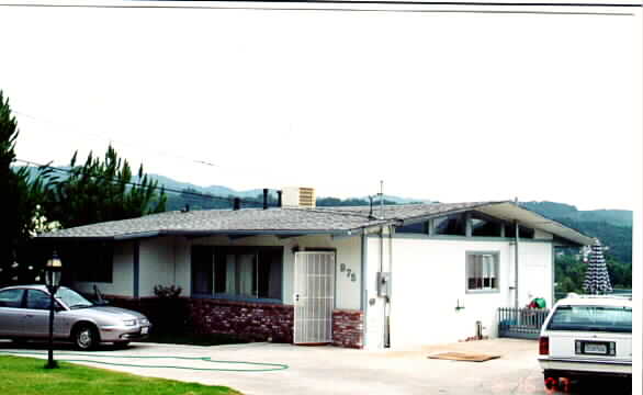 975 Loma Dr in Ojai, CA - Foto de edificio - Building Photo