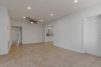 3916 SW 58th Ave in Miami, FL - Building Photo - Building Photo