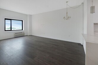 1 Carriage City Plz in Rahway, NJ - Building Photo - Building Photo