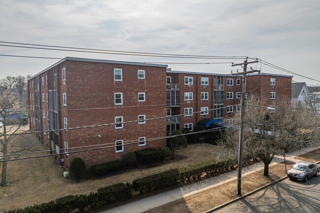 Sherwood Arms in New Haven, CT - Building Photo - Building Photo