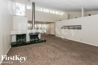 5233 Edenshire Ave in Memphis, TN - Foto de edificio - Building Photo