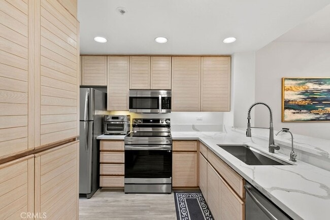 2243 Martin, Unit 415 in Irvine, CA - Building Photo - Building Photo