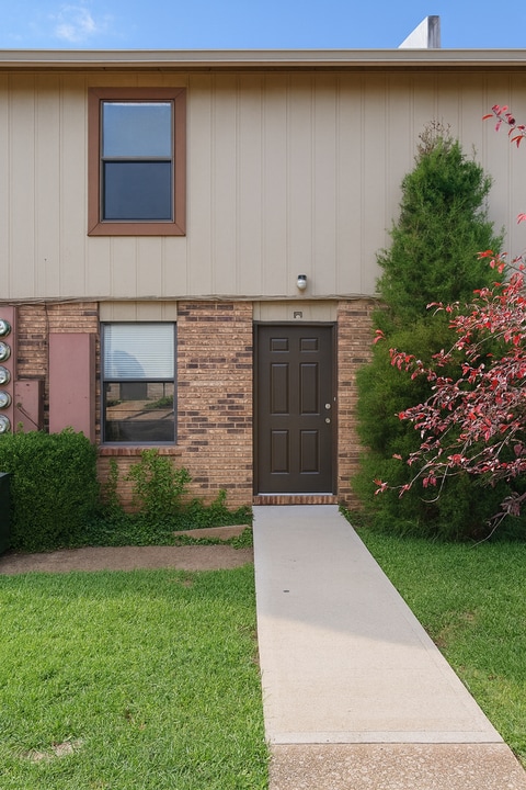 2512 Elmwood Pkwy in Arnold, MO - Building Photo