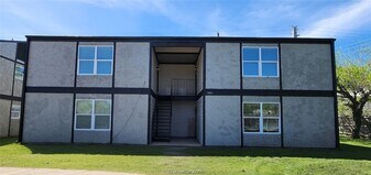 806 Oran Cir, Unit F in Bryan, TX - Building Photo