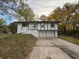 108 SE Keystone Cir in Blue Springs, MO - Building Photo