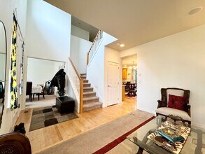 12523 NE 105th Pl in Kirkland, WA - Building Photo - Building Photo