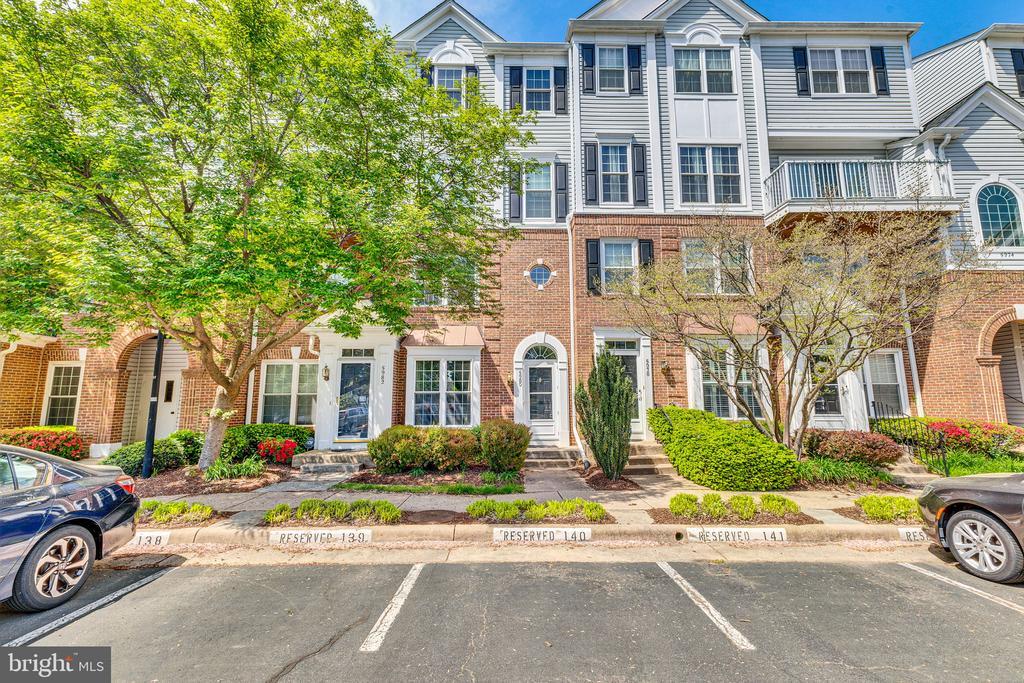 5980 Kimberly Anne Way in Alexandria, VA - Foto de edificio