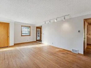 3542 County Rd 101 in Wayzata, MN - Building Photo - Building Photo