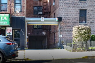 9040 Fort Hamilton Pkwy in Brooklyn, NY - Foto de edificio - Building Photo