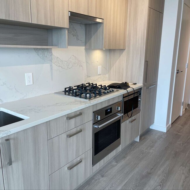 13350 Central Ave in Surrey, BC - Building Photo - Building Photo