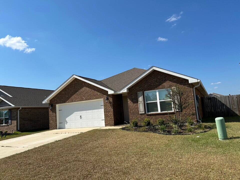 1048 Limpkin St in Crestview, FL - Building Photo