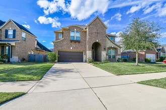 6810 Miller Shadow Ln in Sugar Land, TX - Building Photo - Building Photo