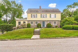 160 Ann Mary Brown Dr in Warwick, RI - Building Photo