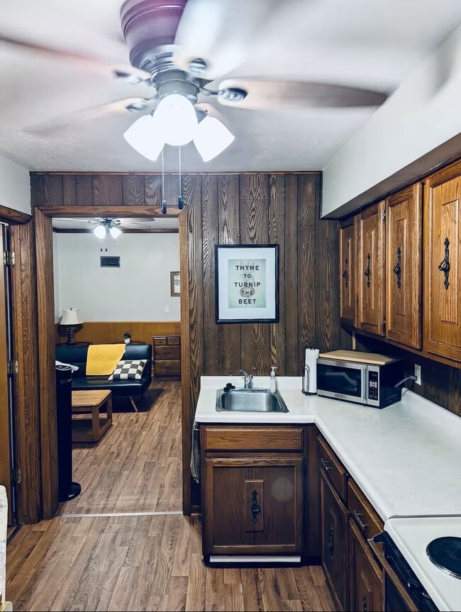 915 N Broadway, Unit The Nest in Rochester, MN - Building Photo - Building Photo