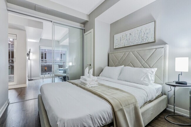 179 Queen St W in Toronto, ON - Building Photo - Building Photo