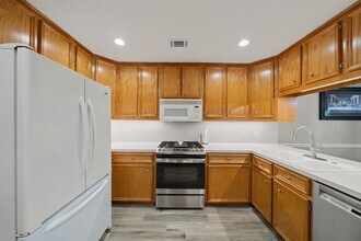 18823 Cypress Church Rd in Cypress, TX - Foto de edificio - Building Photo