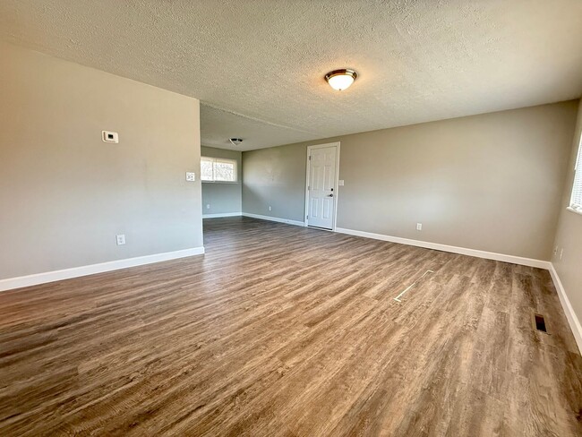 4421 Primrose Ln in Dayton, OH - Building Photo - Building Photo