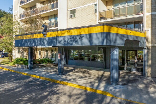 2 Secord Ave in Toronto, ON - Building Photo - Building Photo