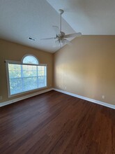 4655 Wild Iris Dr, Unit 301 in Myrtle Beach, SC - Foto de edificio - Building Photo