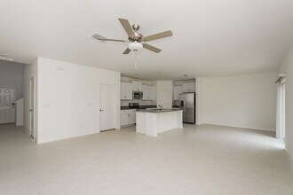 17932 Blissful Stars Dr in Lutz, FL - Foto de edificio - Building Photo