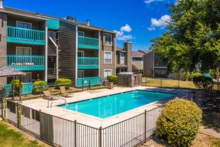 Four Winds Apartment Homes in Corpus Christi, TX - Building Photo